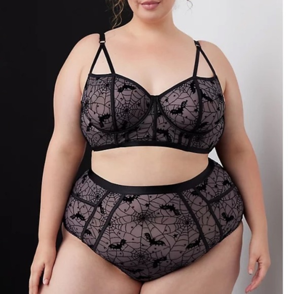 TORRID NWT WEBS AND BATS SIMPLY MESH BRALETTE & PANTY SET Halloween - Picture 1 of 9